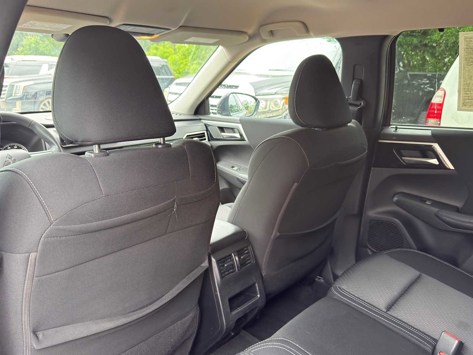 Used 2022 Mitsubishi Outlander ES image 23