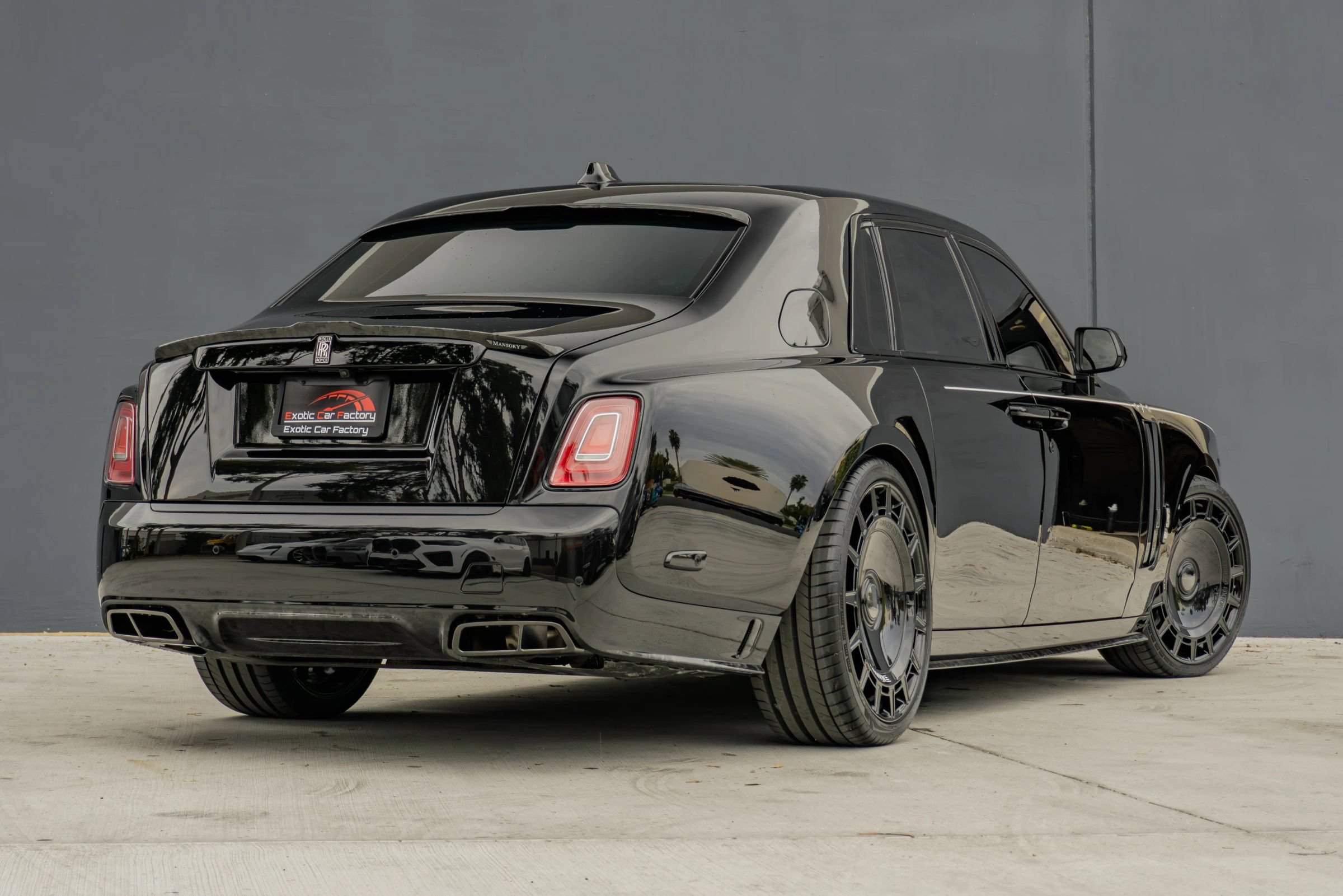 Used 2024 Rolls-Royce Phantom Sedan RWD image 7
