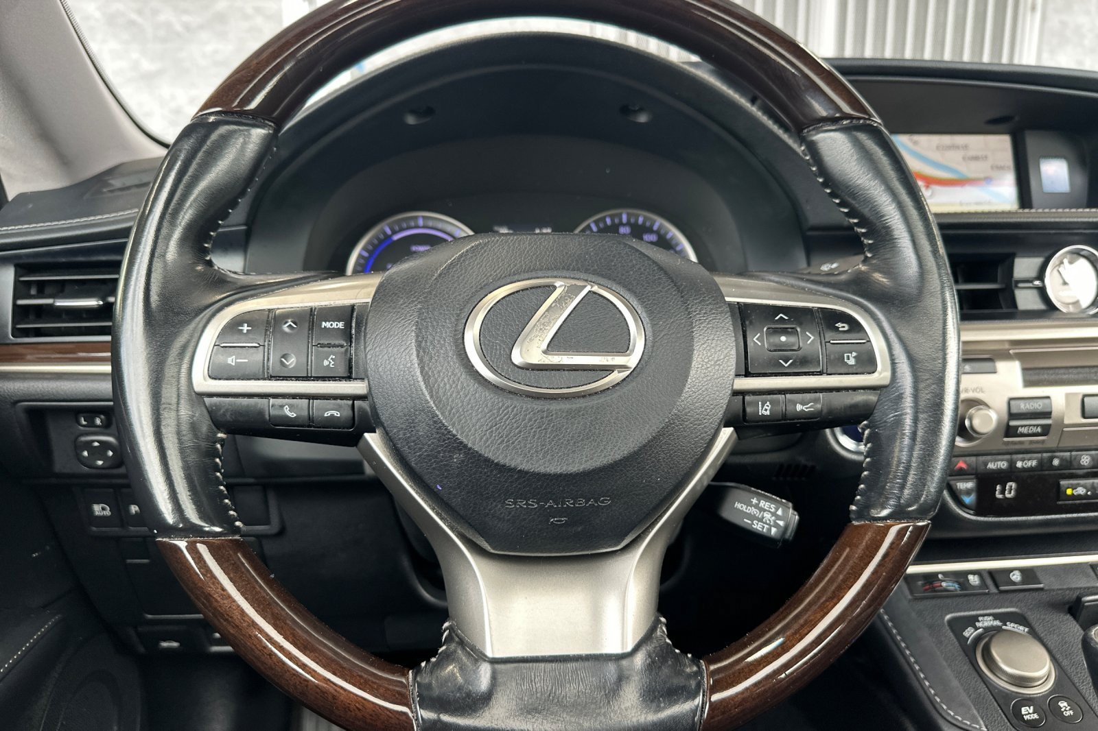 Used 2017 Lexus ES 300h w/ Navigation System Package FWD image 22
