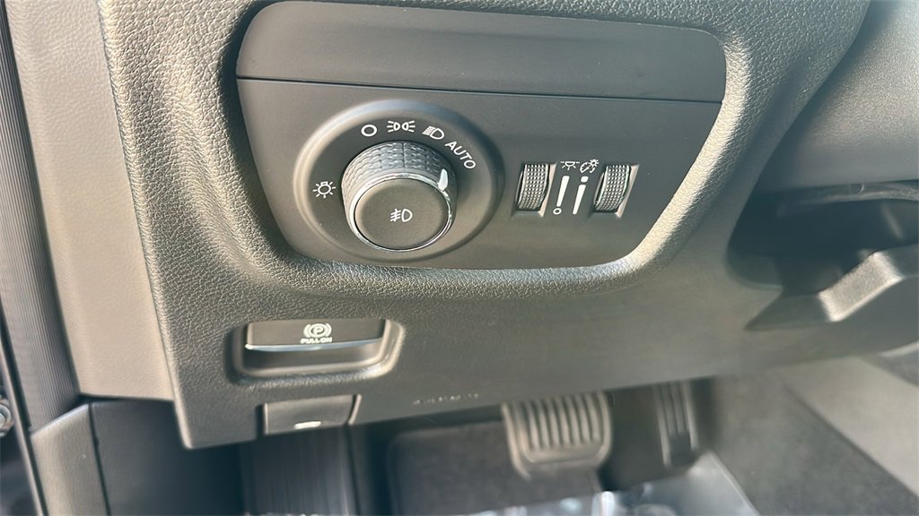 New 2025 Jeep Grand Cherokee Limited w/ Black Appearance Package image 16