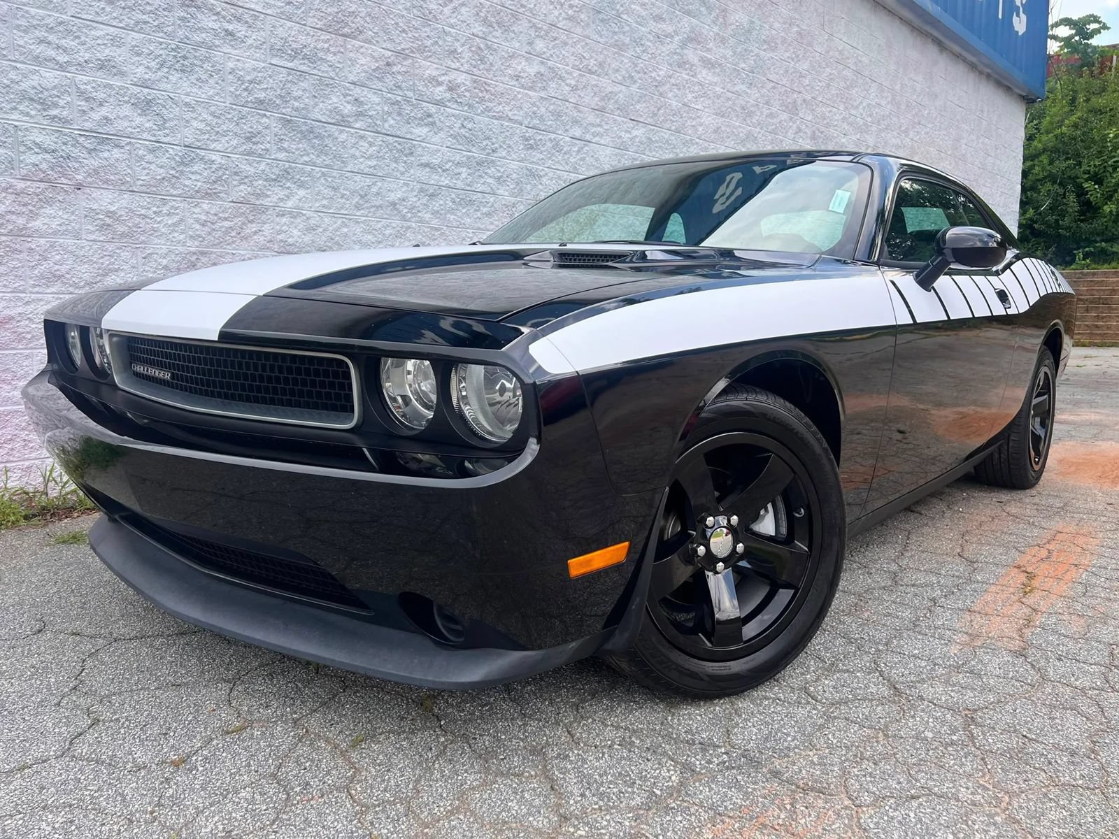 Used 2014 Dodge Challenger SXT RWD image 14
