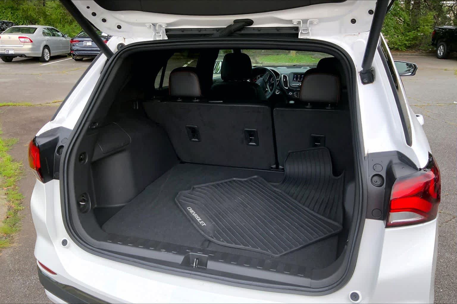 Used 2023 Chevrolet Equinox RS FWD image 32