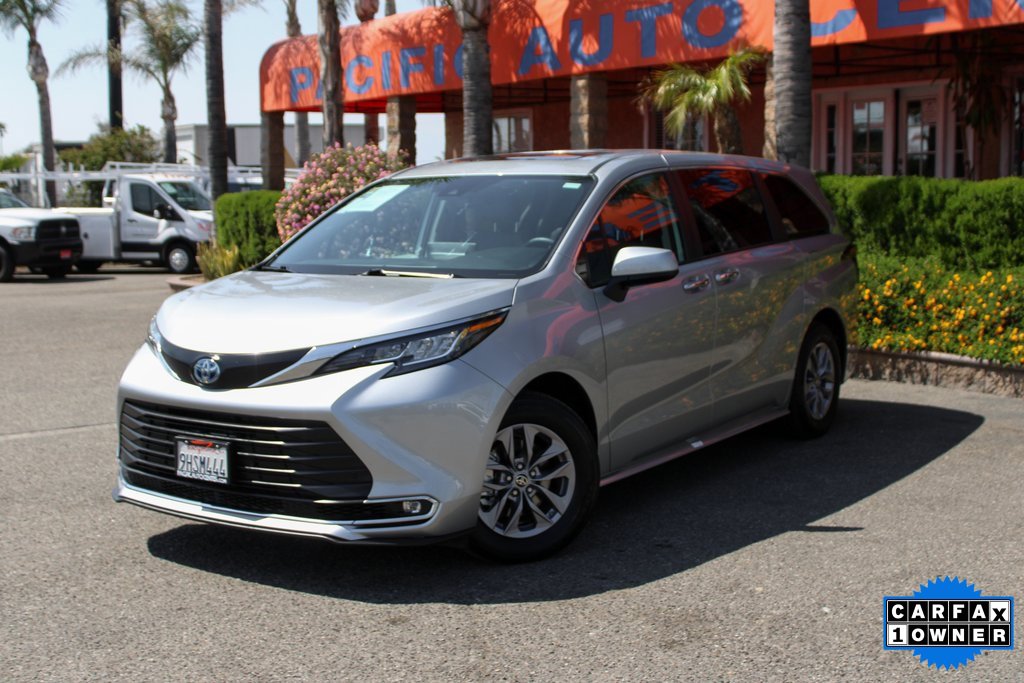 Used 2023 Toyota Sienna XLE image 4