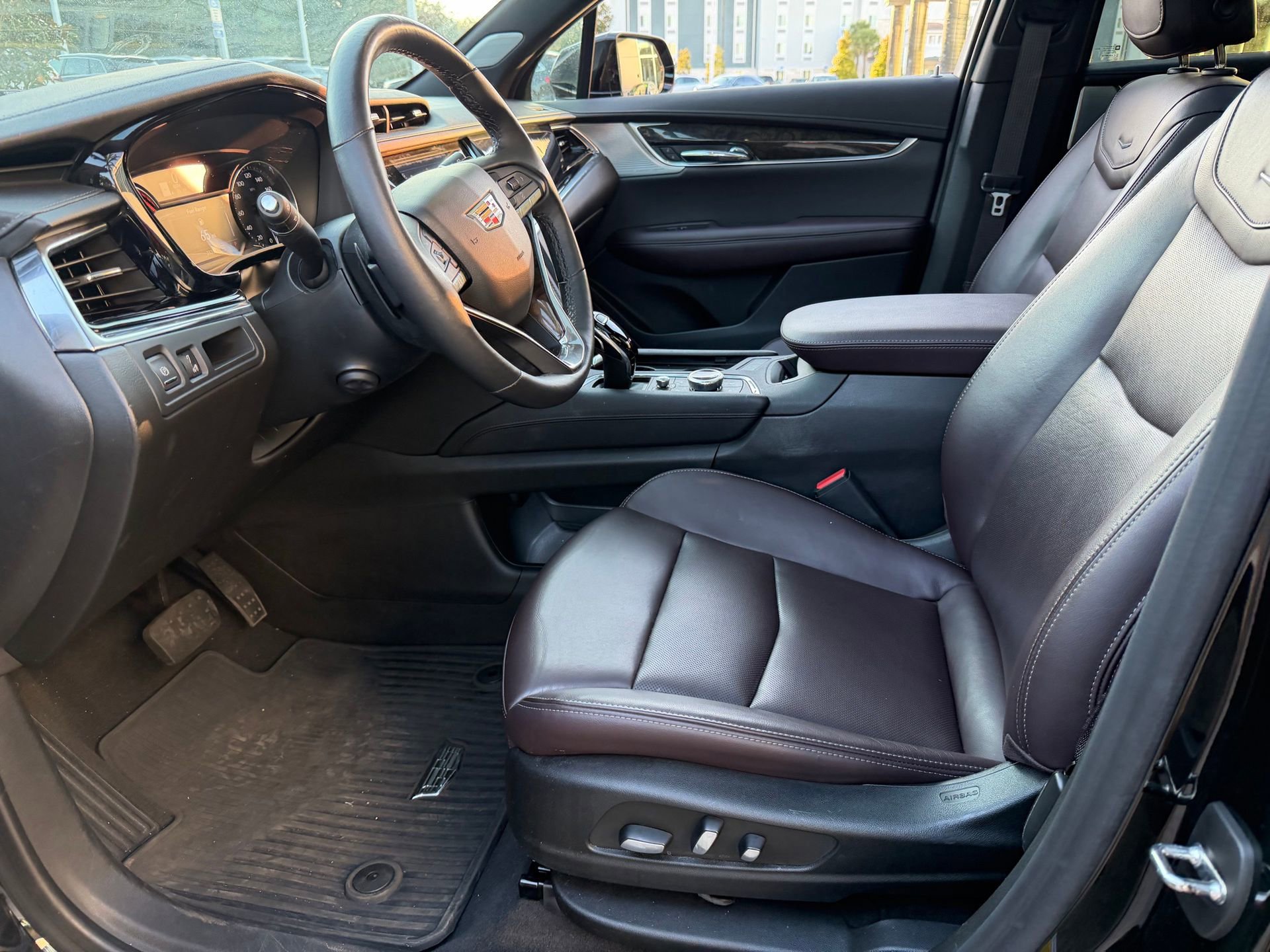 Used 2022 Cadillac XT6 Premium Luxury image 9