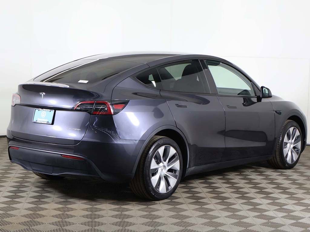 Used 2024 Tesla Model Y Long Range image 12