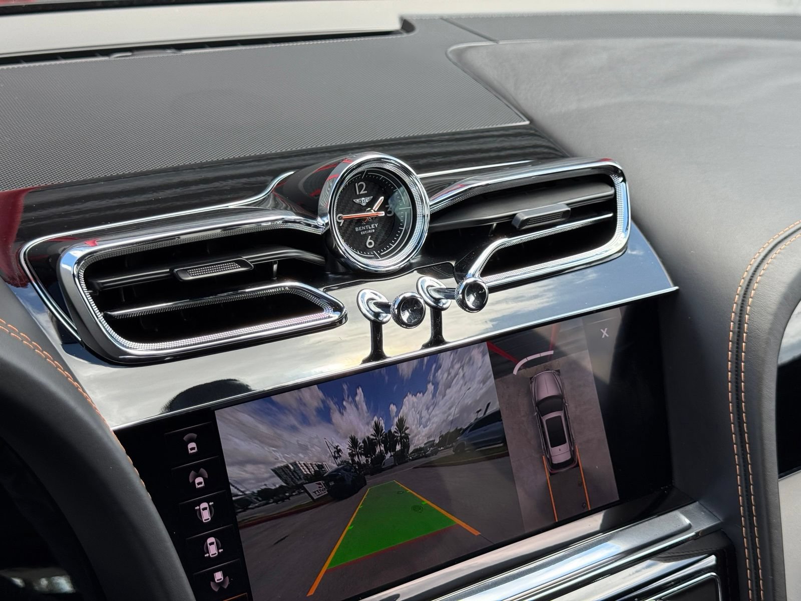 Used 2023 Bentley Bentayga AWD/4WD image 46