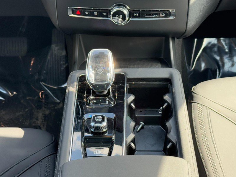 Certified 2025 Volvo XC90 B6 Plus image 15