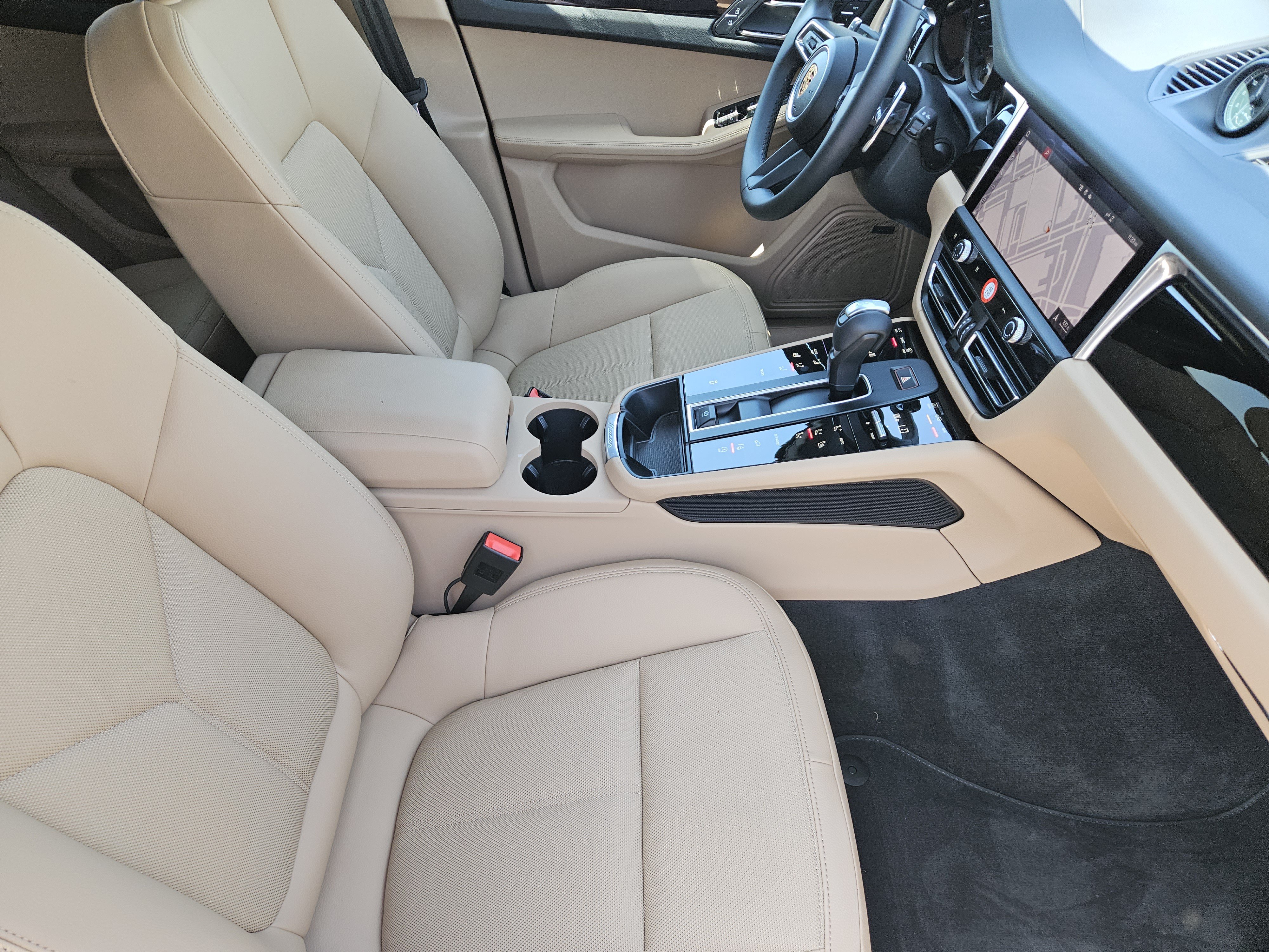 Certified 2026 Porsche Macan AWD/4WD image 15