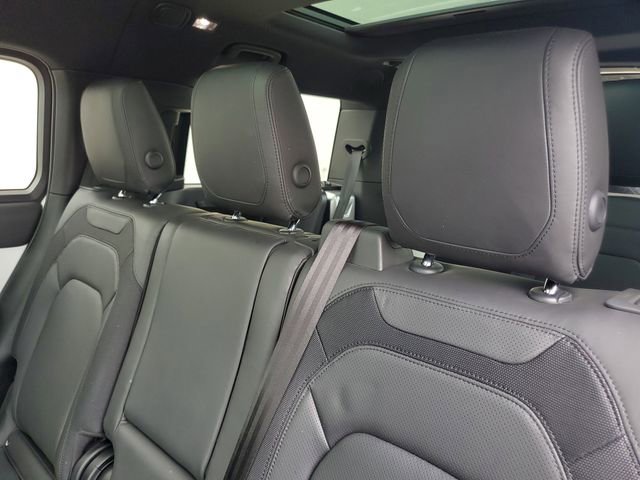 Certified 2023 Land Rover Defender 130 X-Dynamic SE AWD/4WD image 12