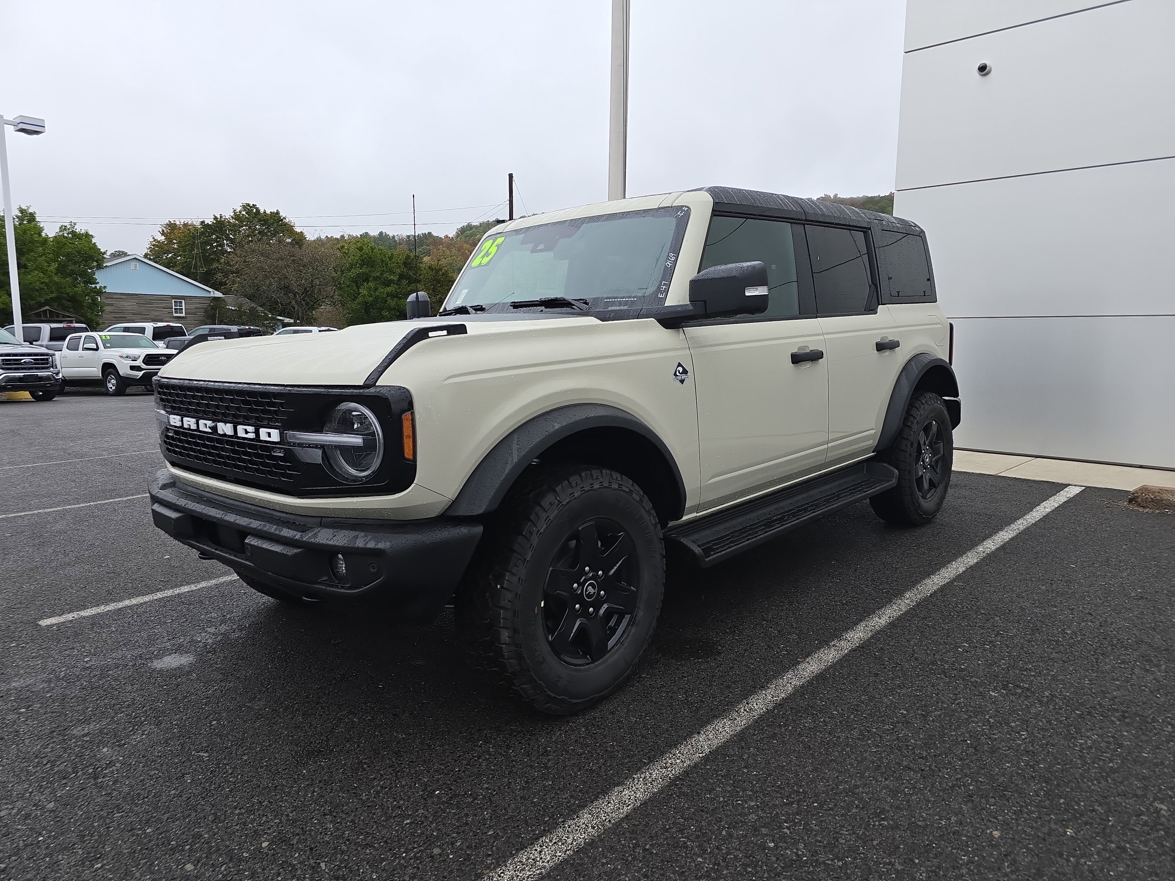 New 2025 Ford Bronco Outer Banks image 8
