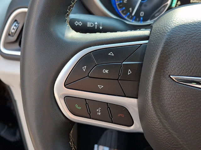 Used 2024 Chrysler Pacifica Touring-L FWD image 23