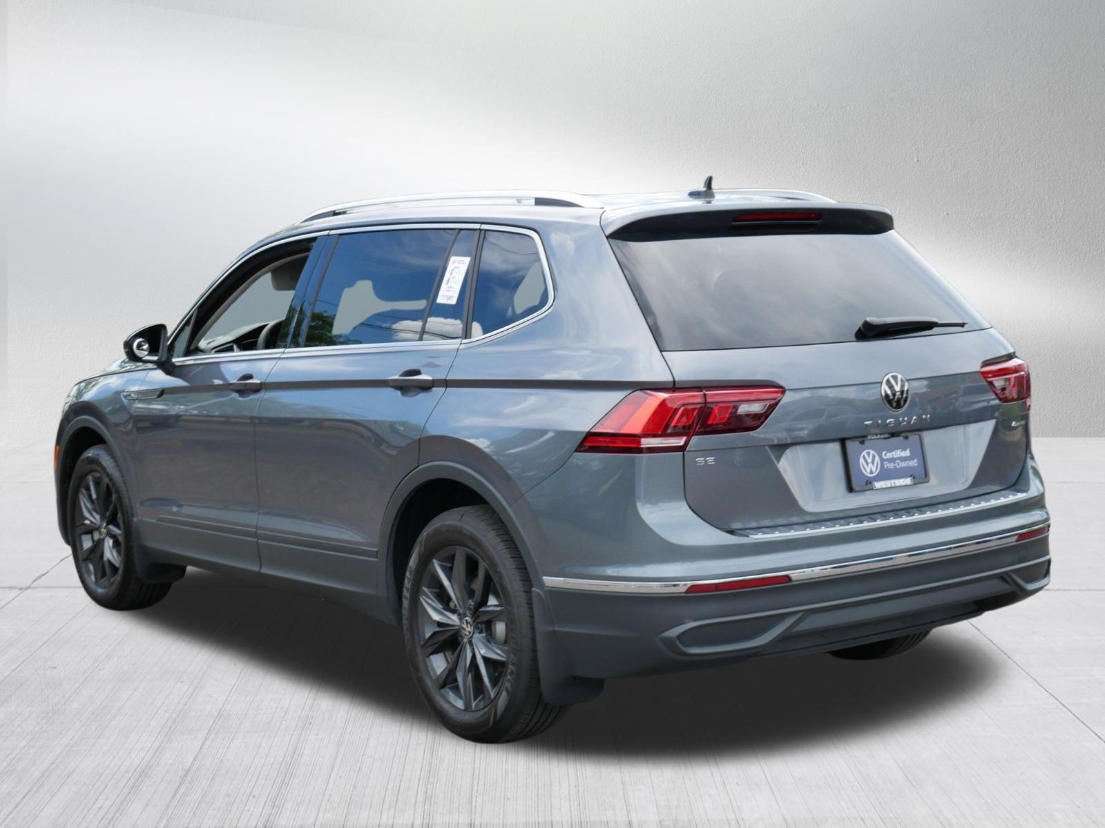 Certified 2024 Volkswagen Tiguan SE AWD/4WD image 5