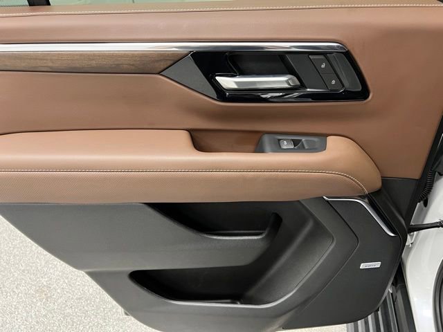 Used 2025 Chevrolet Tahoe High Country AWD/4WD image 43