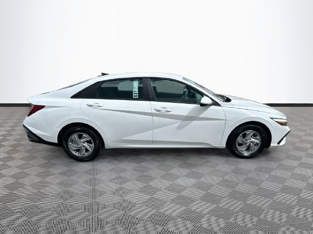 New 2026 Hyundai Elantra SE FWD image 8