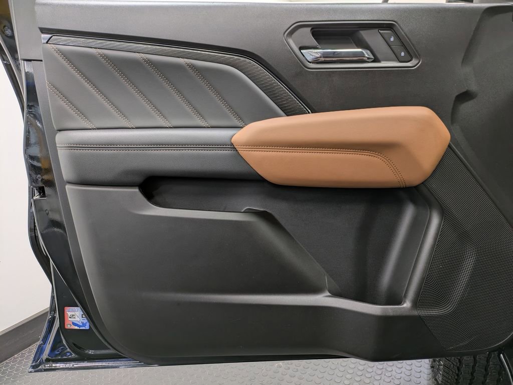Used 2025 GMC Canyon AT4 AWD/4WD image 8