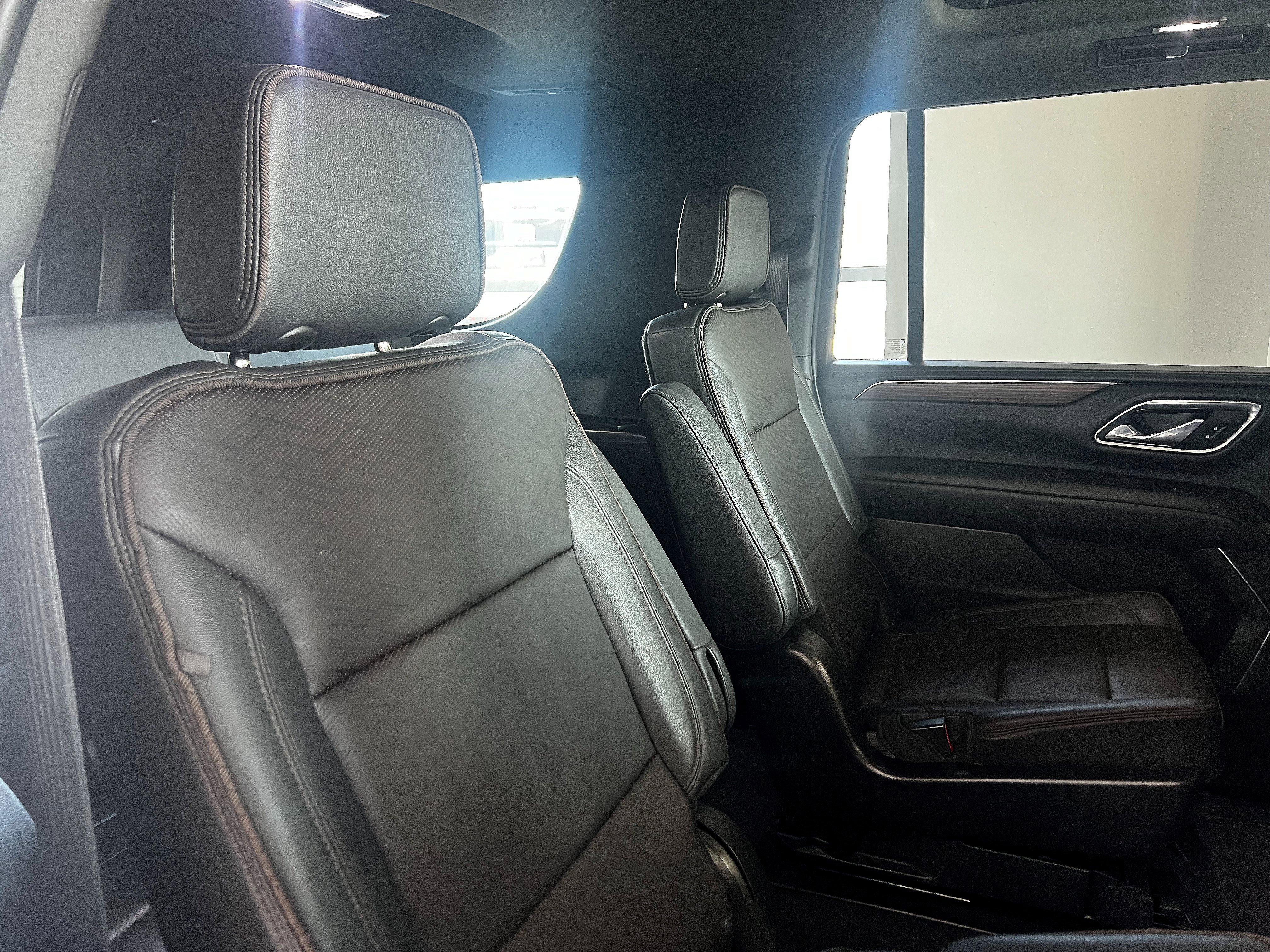 Used 2023 Chevrolet Suburban High Country w/ Advanced Technology Package AWD/4WD image 29