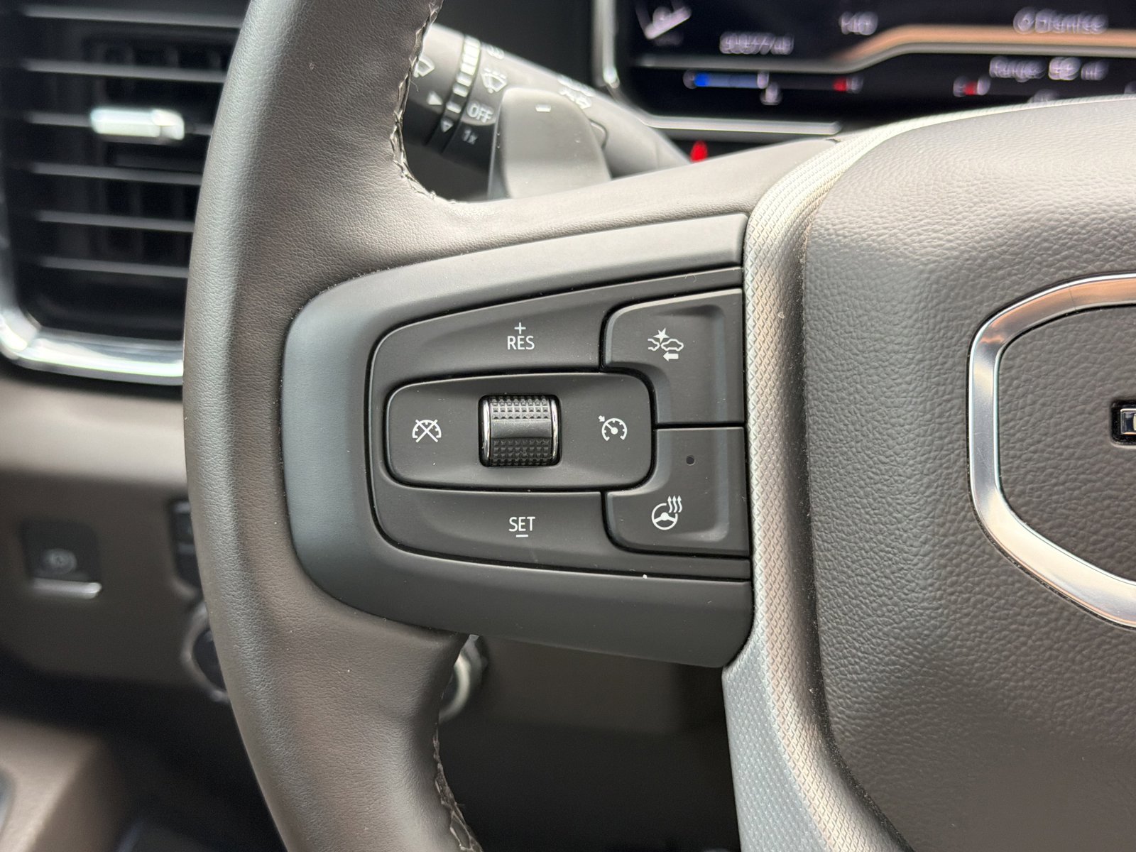Used 2024 GMC Sierra 1500 Denali w/ Technology Package AWD/4WD image 22