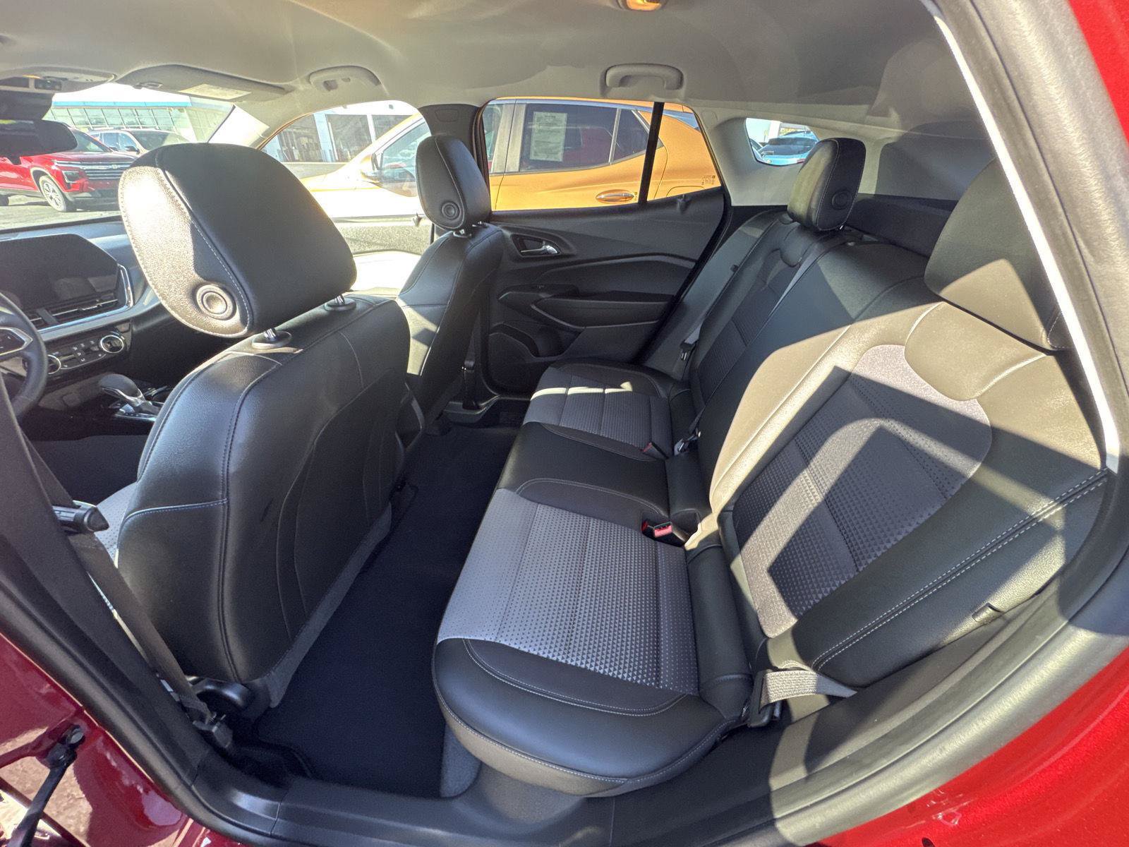 Used 2025 Chevrolet Trax LT w/ Driver Confidence Package FWD image 9