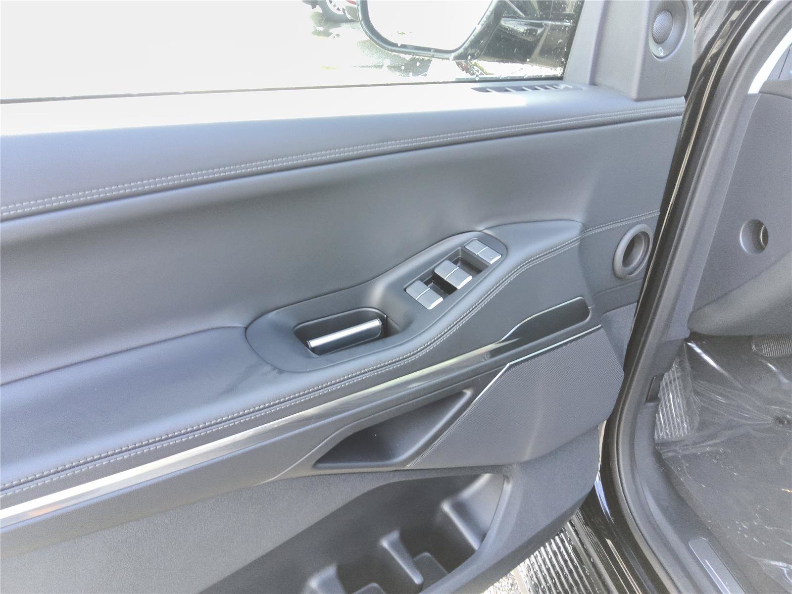 New 2027 Lincoln Navigator Premiere RWD image 12