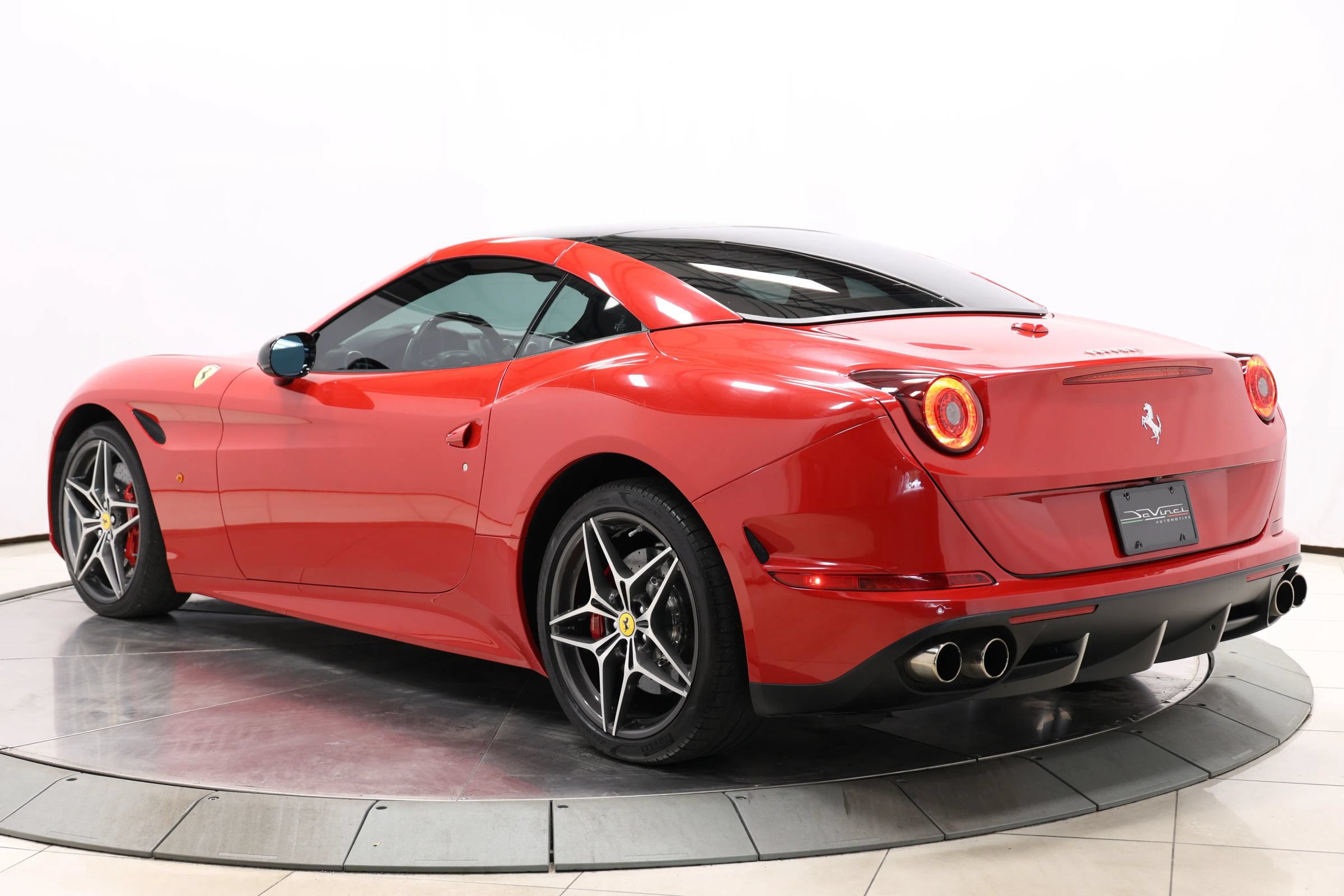 Used 2017 Ferrari California T RWD image 99