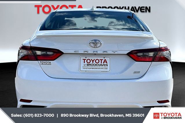 Used 2024 Toyota Camry SE image 4