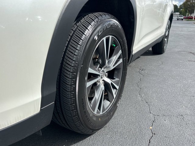 Used 2019 Toyota Highlander LE image 12