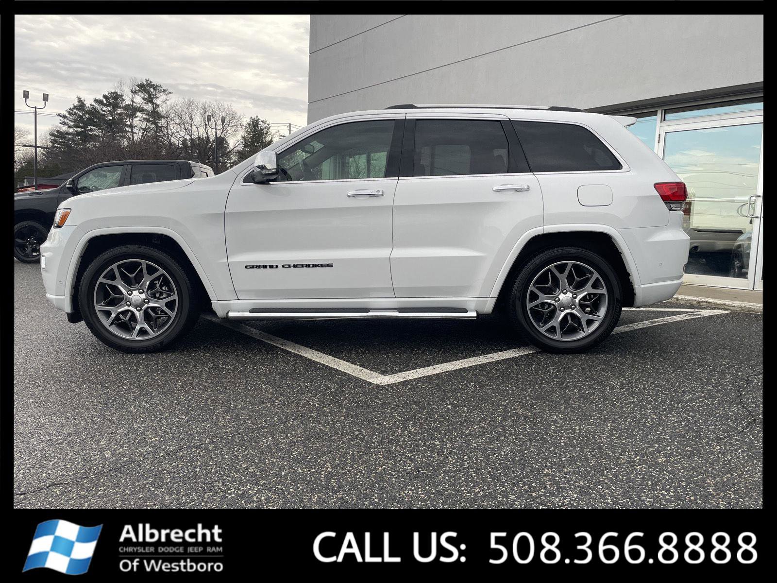 Used 2021 Jeep Grand Cherokee Overland image 2
