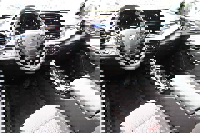 Used 2025 Chevrolet Trax LT image 4