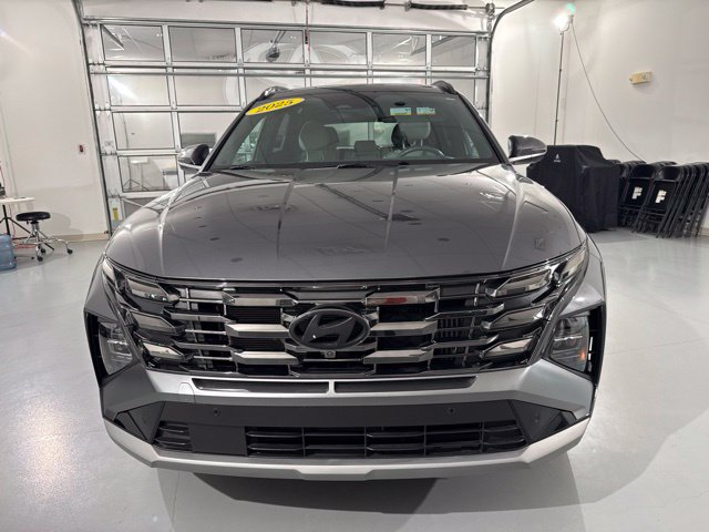 Used 2025 Hyundai Tucson Limited AWD/4WD image 3