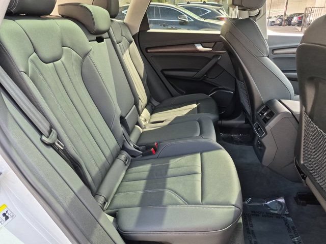 Used 2025 Audi Q5 e Premium AWD/4WD image 32