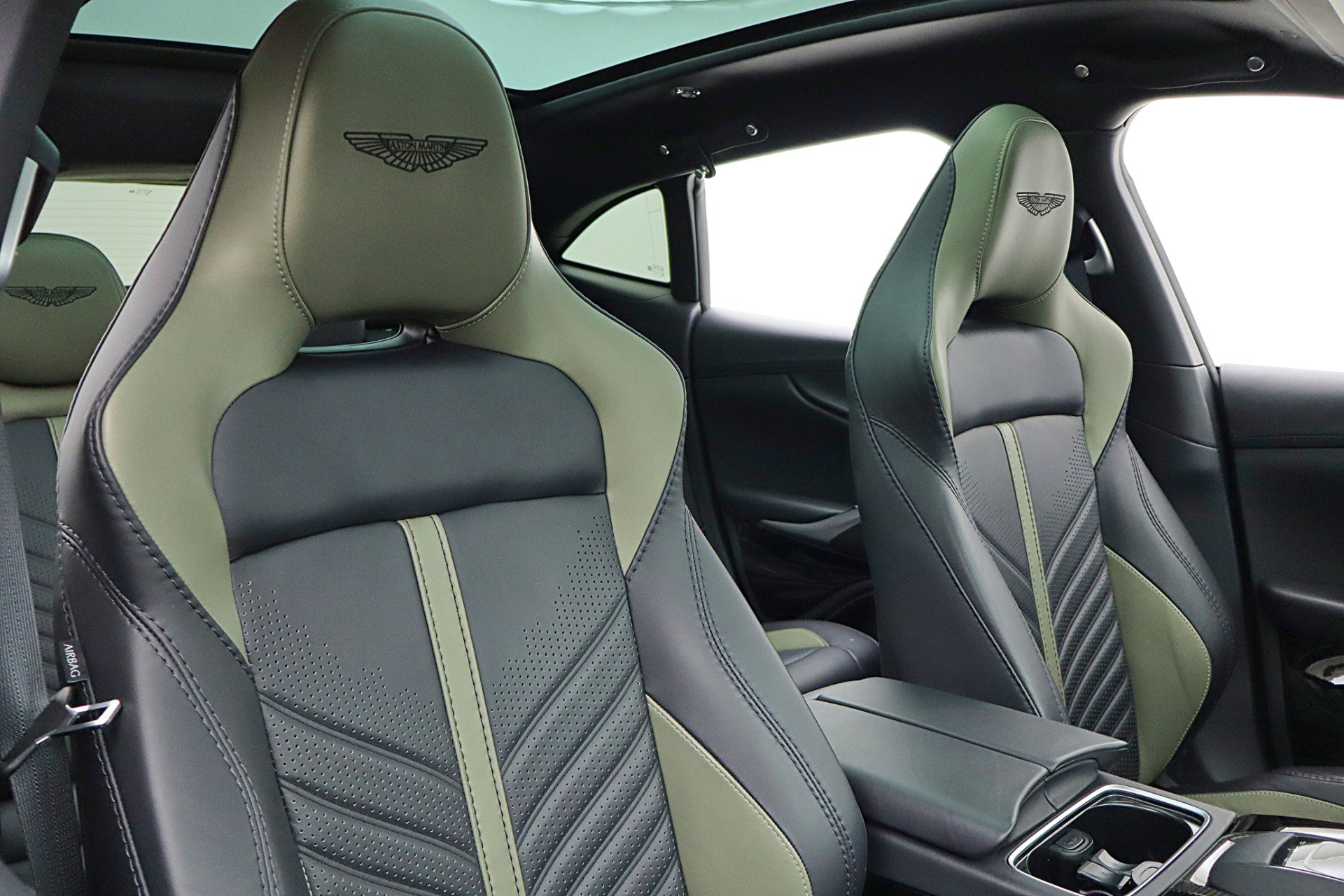 Used 2023 Aston Martin DBX 707 image 37