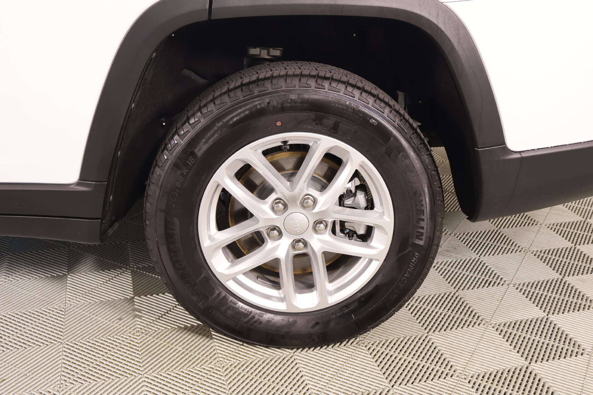 Used 2025 Jeep Grand Cherokee L Laredo AWD/4WD image 19