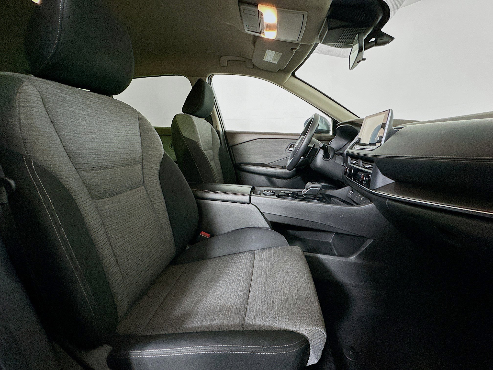 Used 2023 Nissan Rogue SV image 29