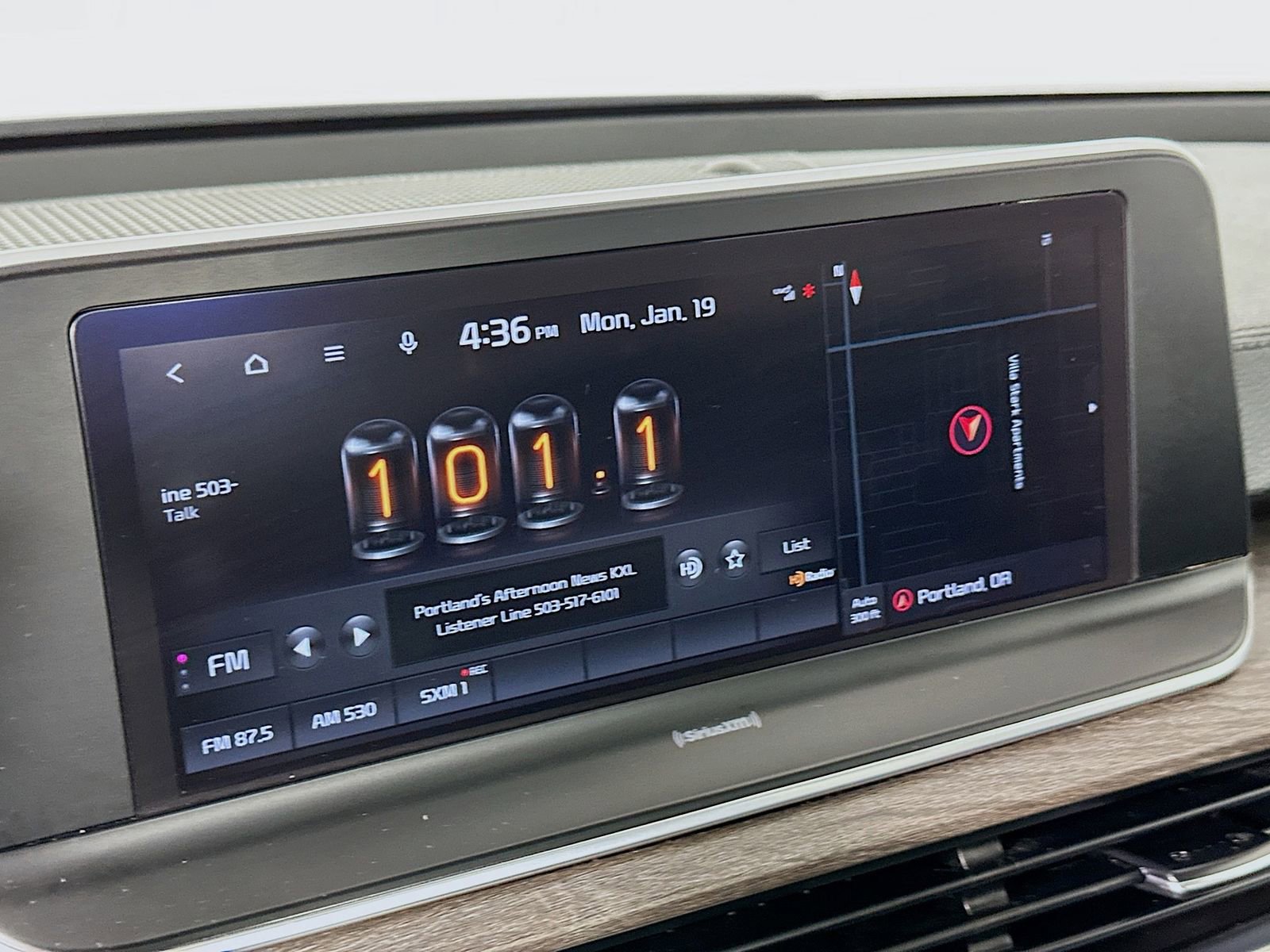 Used 2022 Kia Telluride EX w/ EX Premium Package image 16