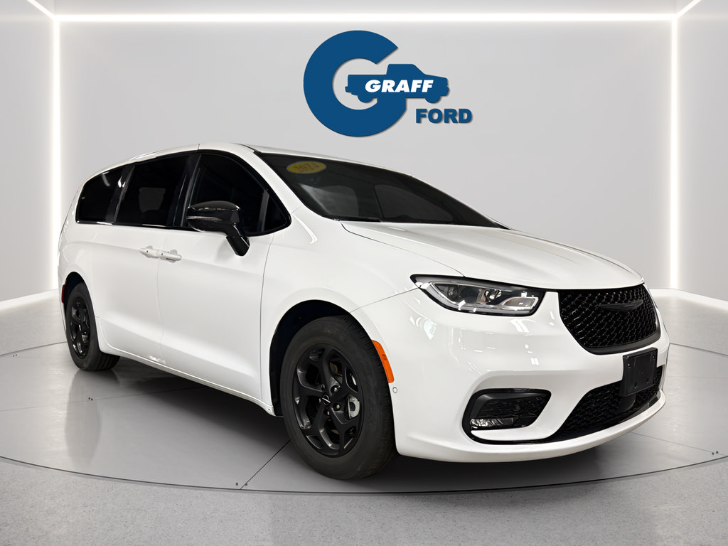 Used 2024 Chrysler Pacifica Limited FWD image 3