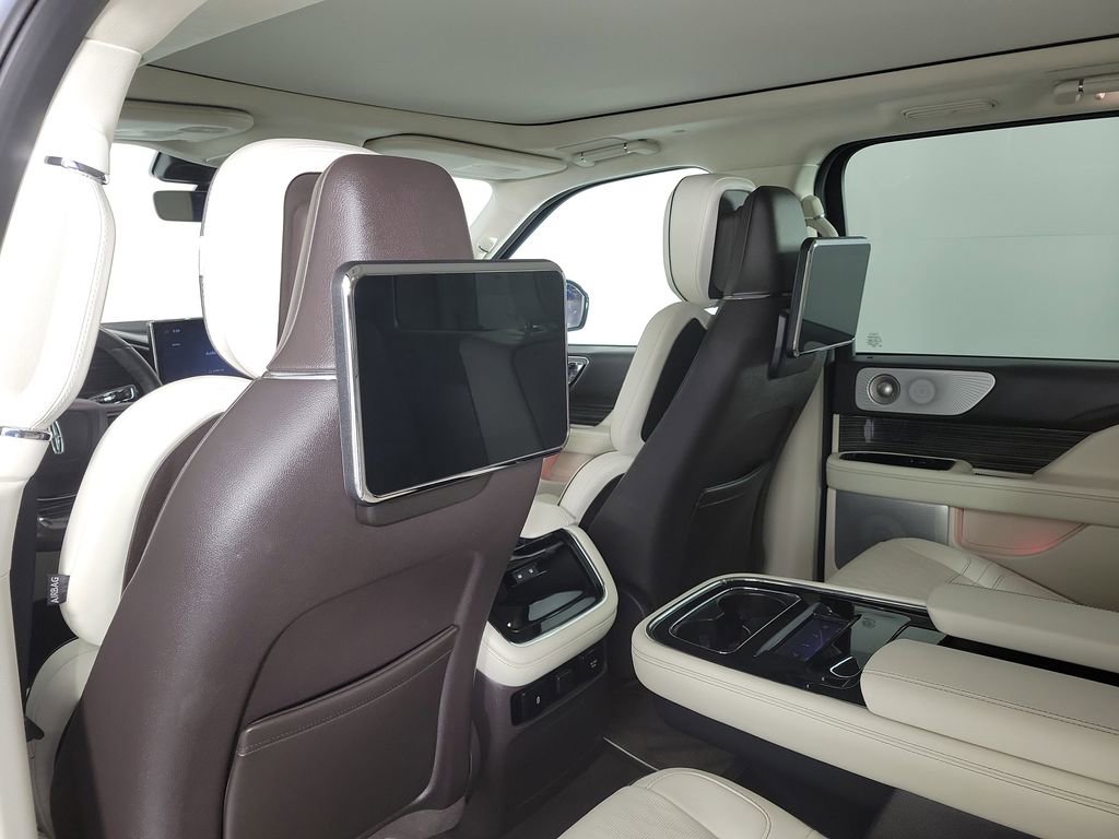 Used 2022 Lincoln Navigator Black Label image 10