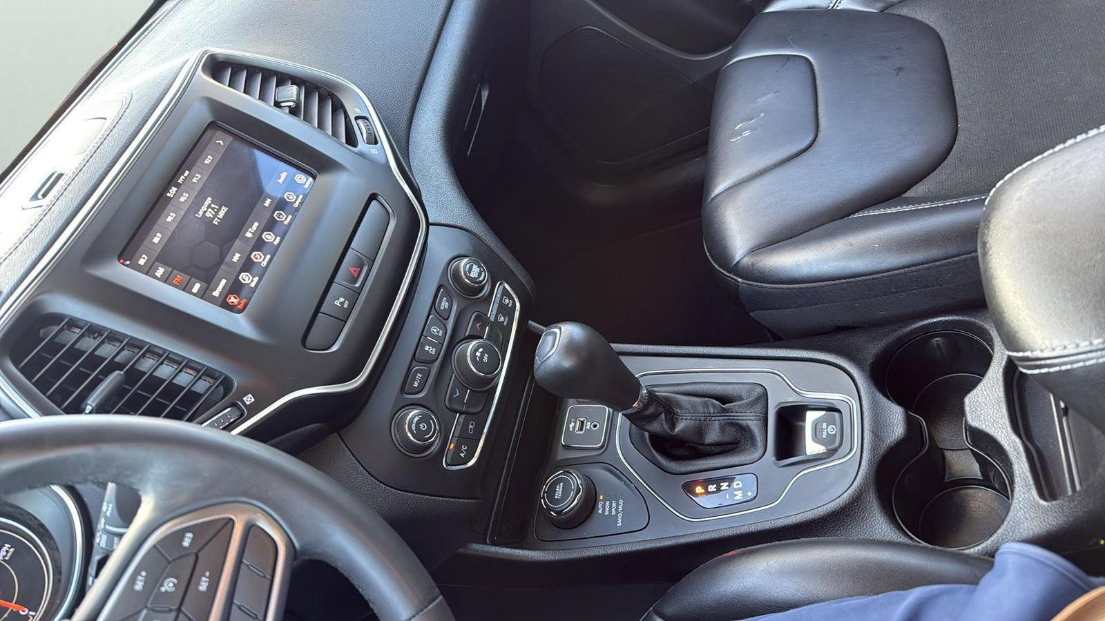 Used 2020 Jeep Cherokee Latitude Plus image 21