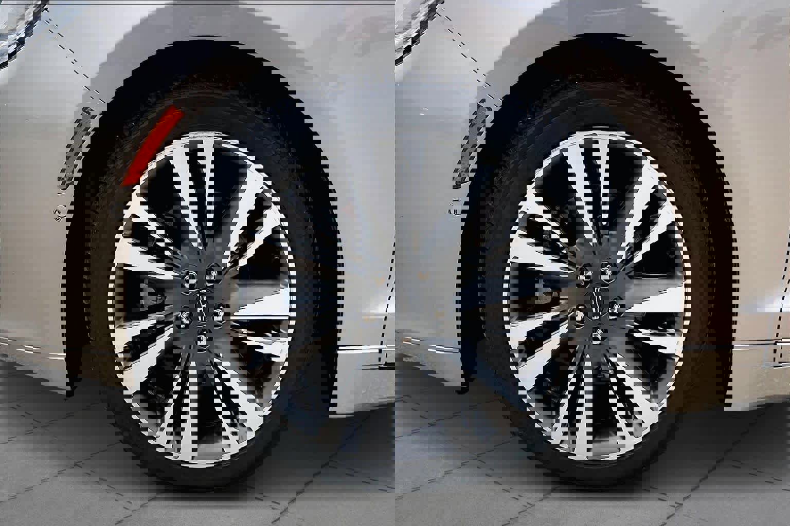 Used 2020 Lincoln MKZ Reserve w/ Elements Package image 10