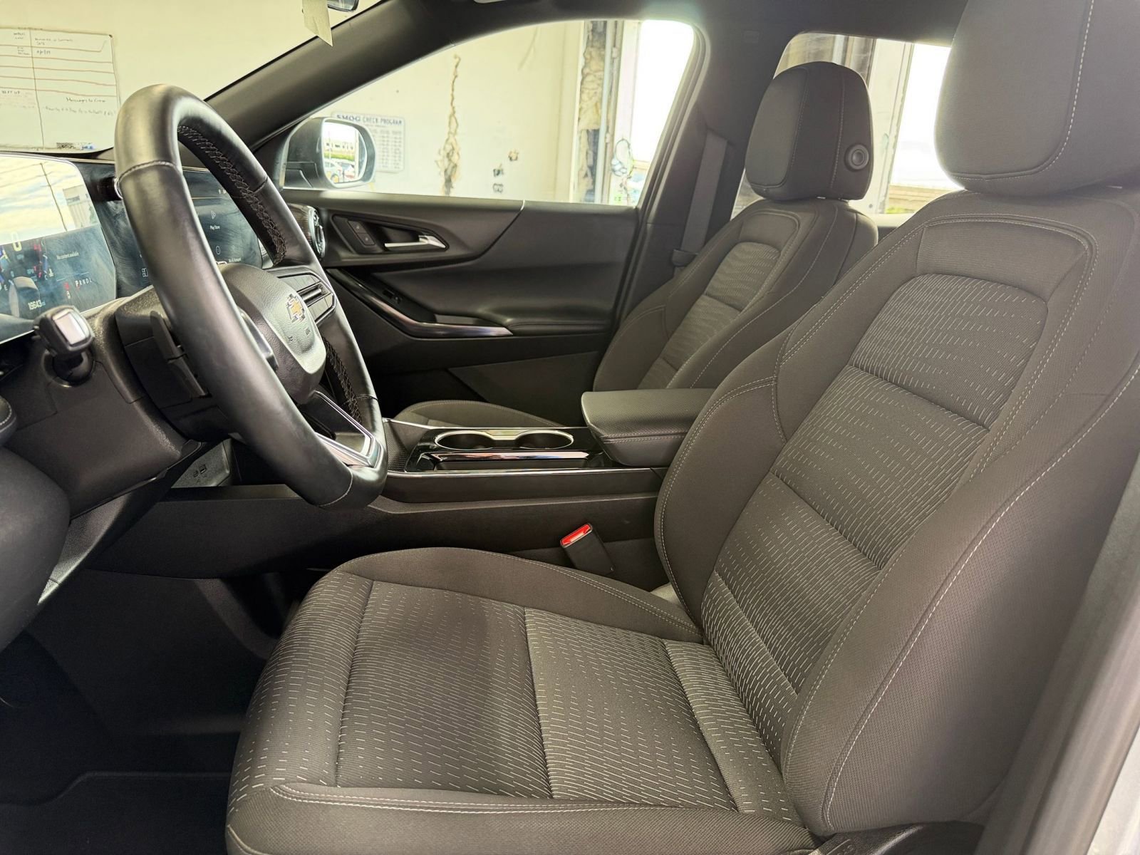 Used 2025 Chevrolet Equinox LT image 25