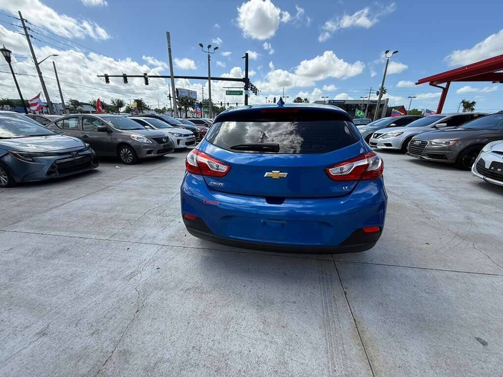 Used 2017 Chevrolet Cruze LT w/ Sun And Sound Package FWD image 5