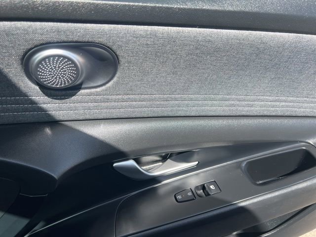 Used 2025 Hyundai Elantra Limited image 33