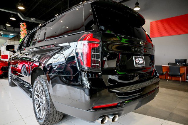 Used 2025 Chevrolet Suburban Z71 image 13
