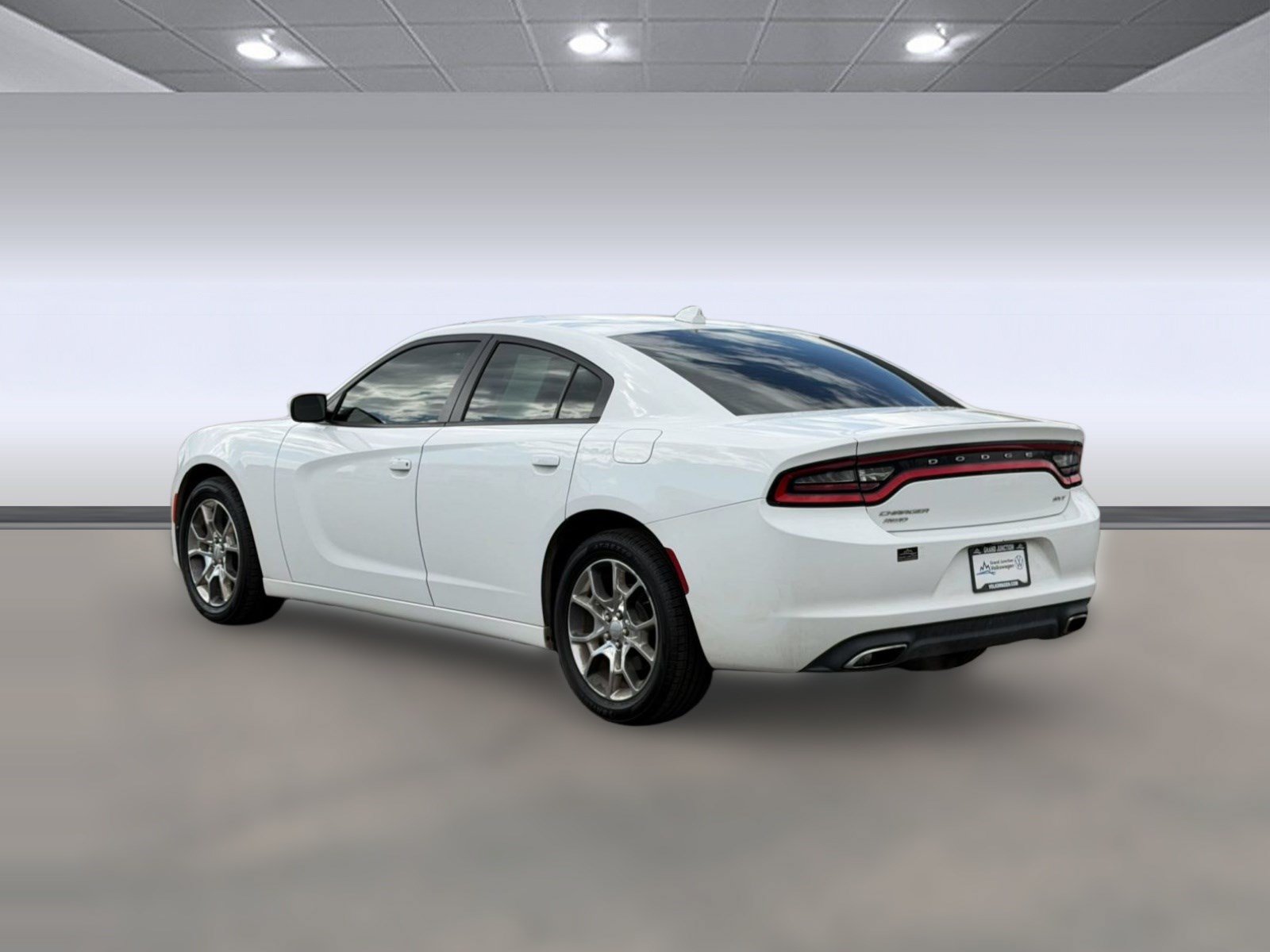 Used 2017 Dodge Charger SXT AWD/4WD image 3