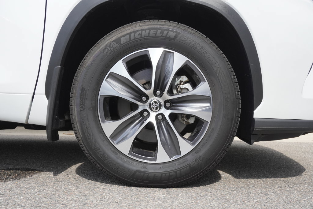 Used 2026 Toyota Highlander Limited AWD/4WD image 33