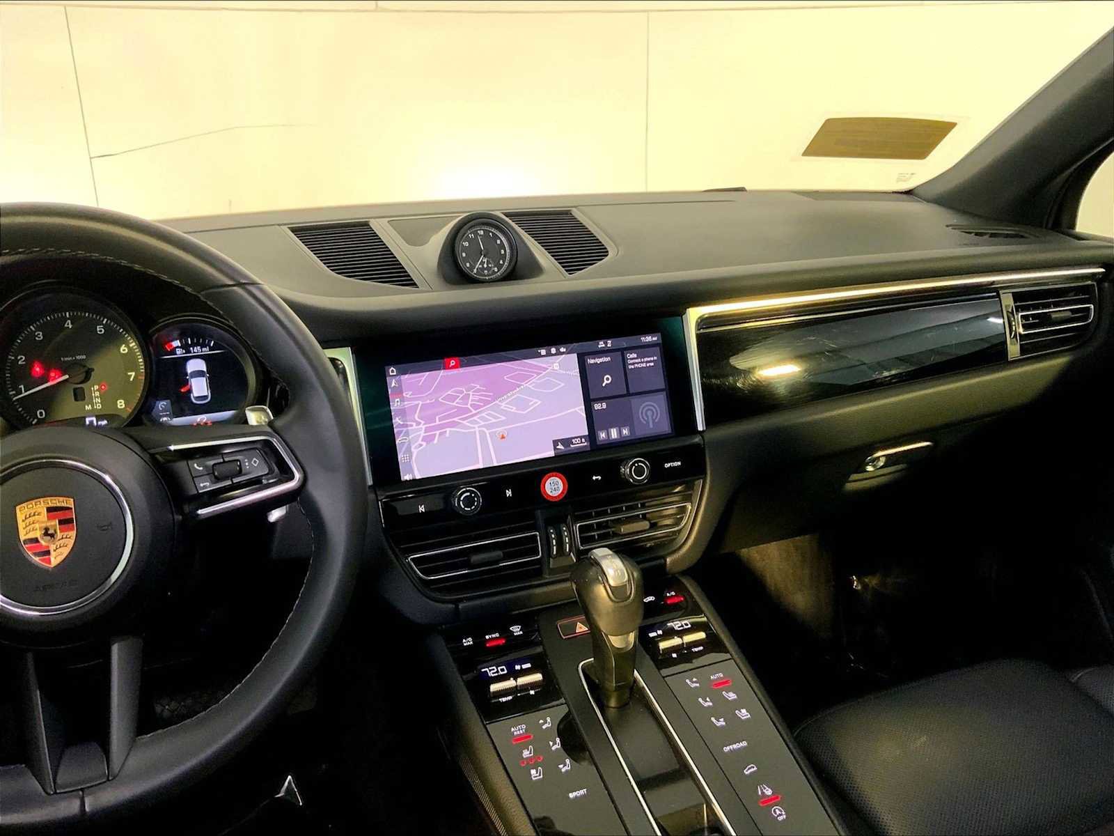 Certified 2023 Porsche Macan image 16