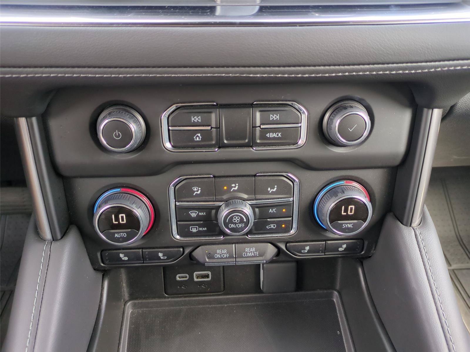 Used 2024 Chevrolet Tahoe Z71 w/ Luxury Package AWD/4WD image 25