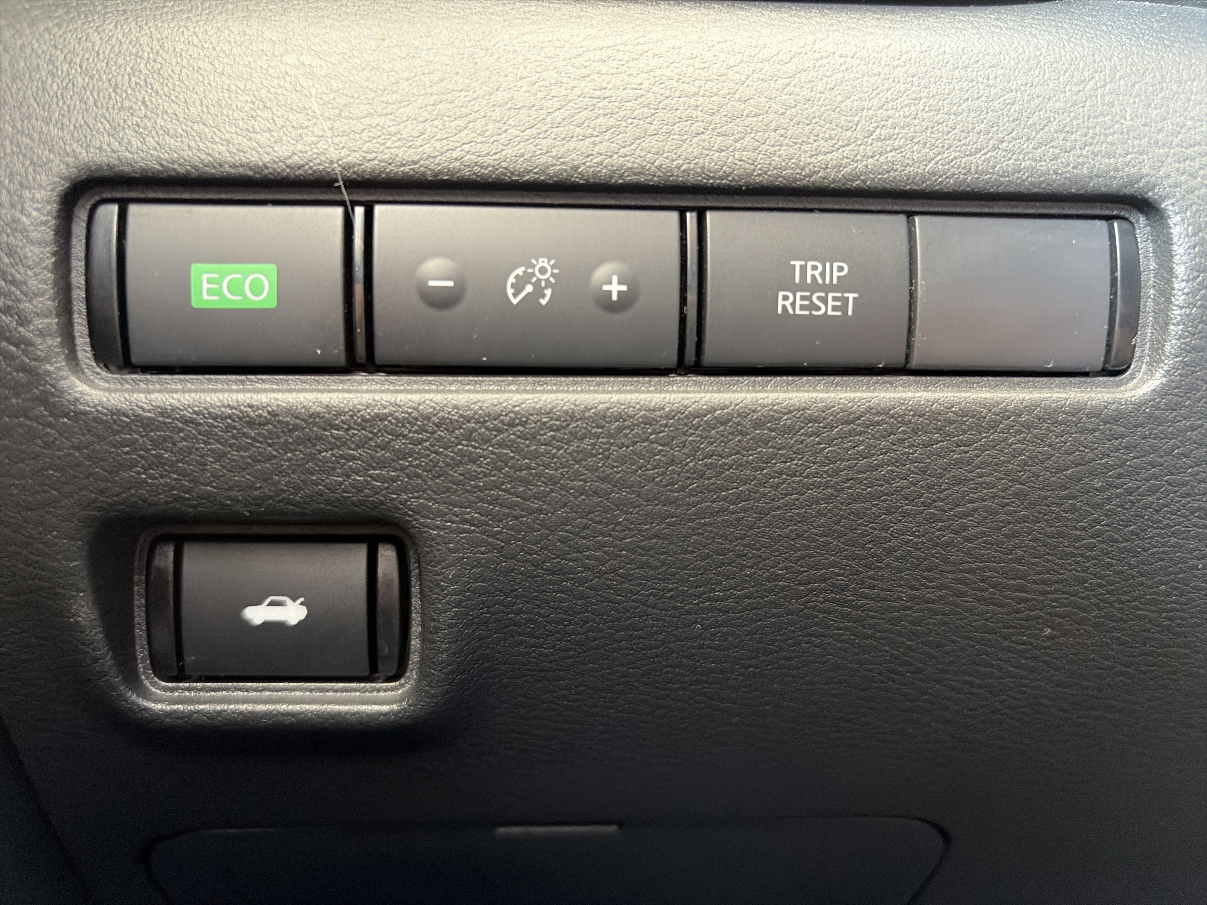 Used 2025 Nissan Sentra SV FWD image 22