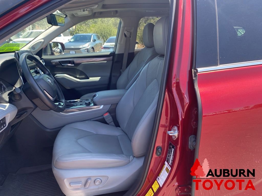 Used 2022 Toyota Highlander Platinum AWD/4WD image 39