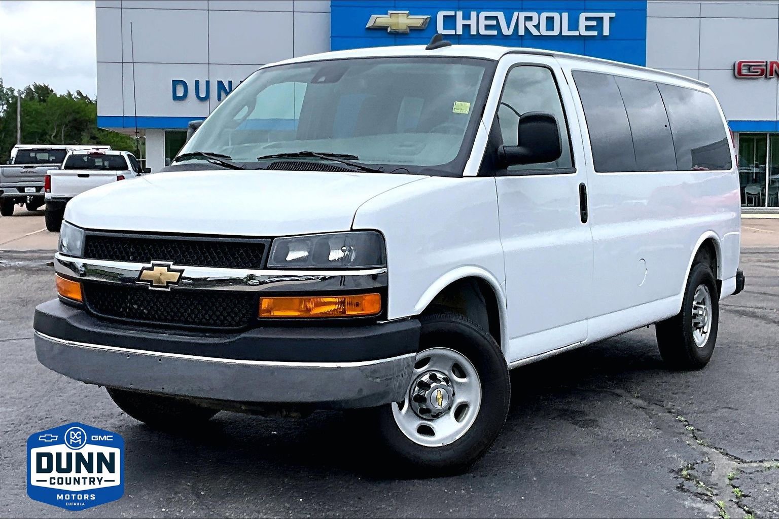 Used 2025 Chevrolet Express 2500 LT w/ LT Preferred Equipment Group RWD image 1