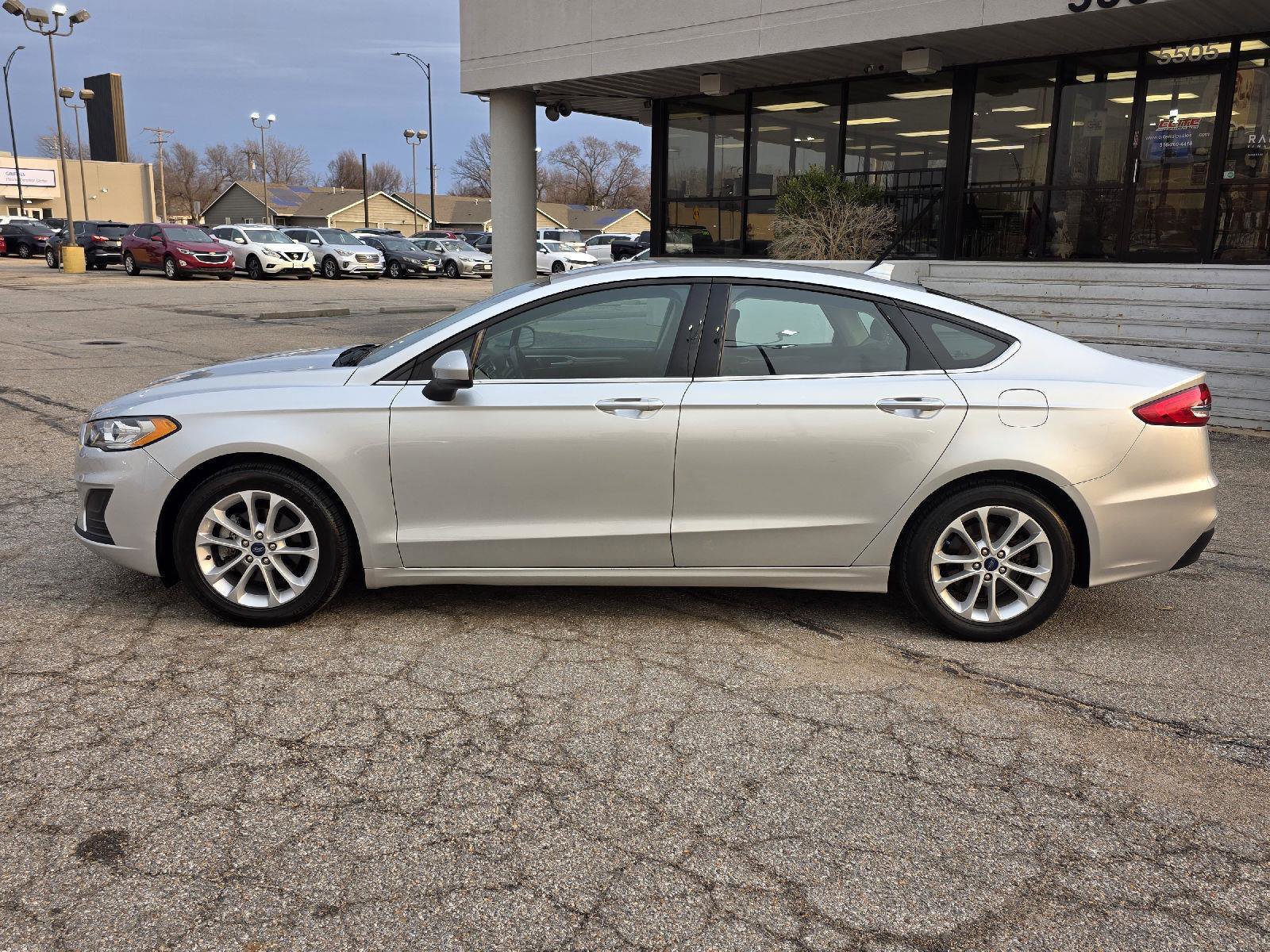 Used 2019 Ford Fusion SE image 8